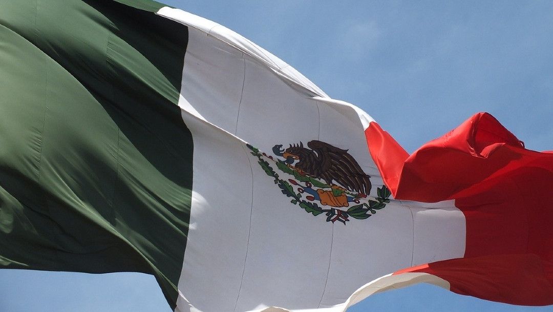 ¿Es un delito modificar el Escudo Nacional de México?