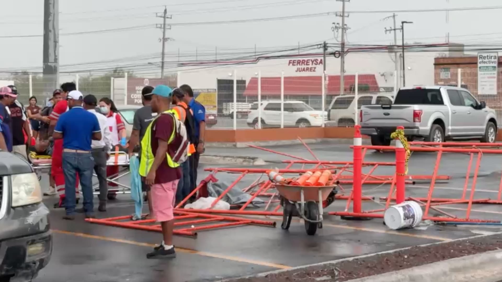 Rachas de Viento Provocan Caída de Hombre de un Andamio en Reynosa, Tamaulipas