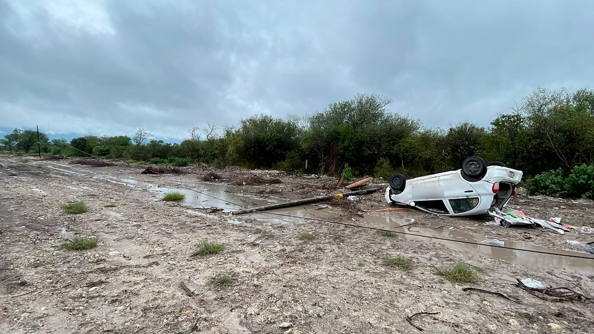 Volcadura en Carretera Victoria-Soto la Marina Deja Dos Lesionados