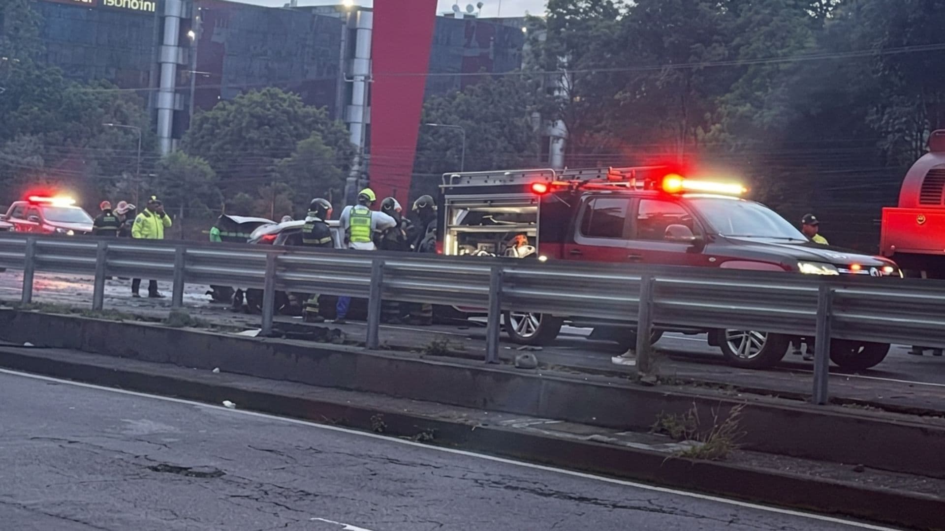 Choque en Autopista México-Toluca Deja Al Menos 2 Muertos y Afecta Tráfico