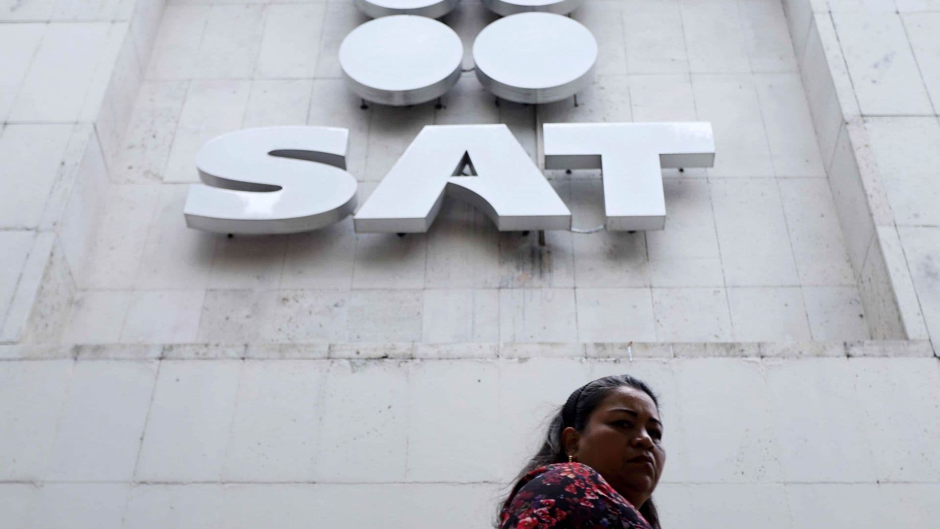 El SAT Canceló la Emisión de Facturas a Más de 2 Mil Empresas por Huachicol