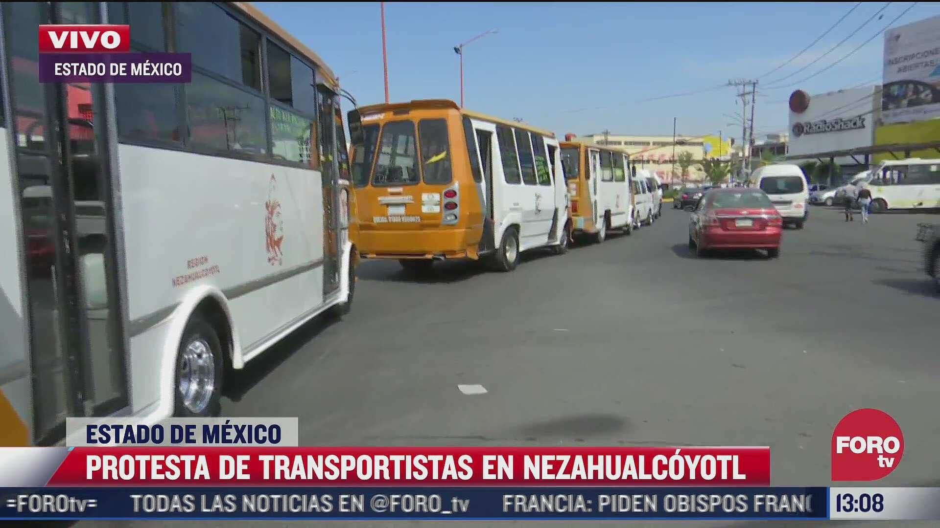 Transportistas protestan contra la inseguridad en Ciudad Nezahualcóyotl