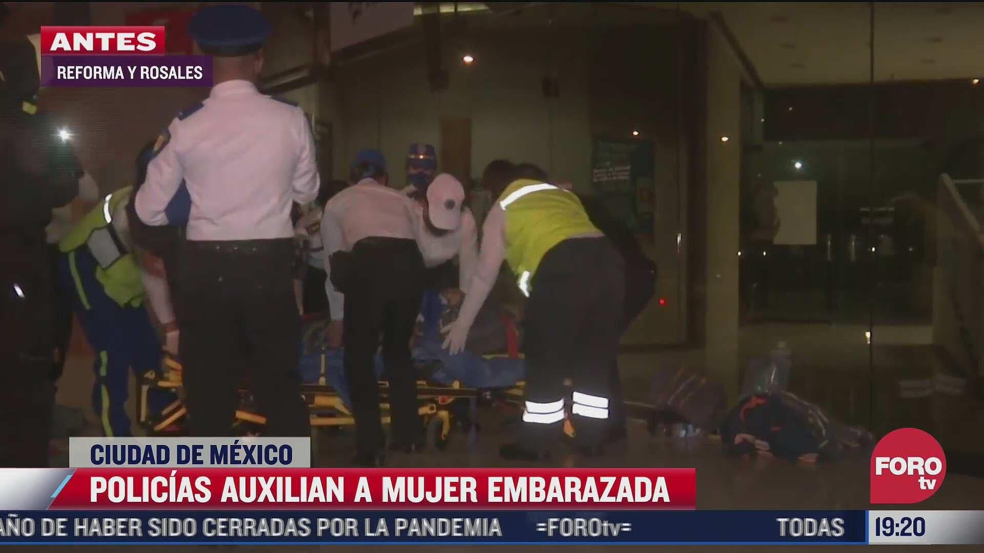 Policías auxilian a mujer embarazada en Reforma y Rosales, CDMX