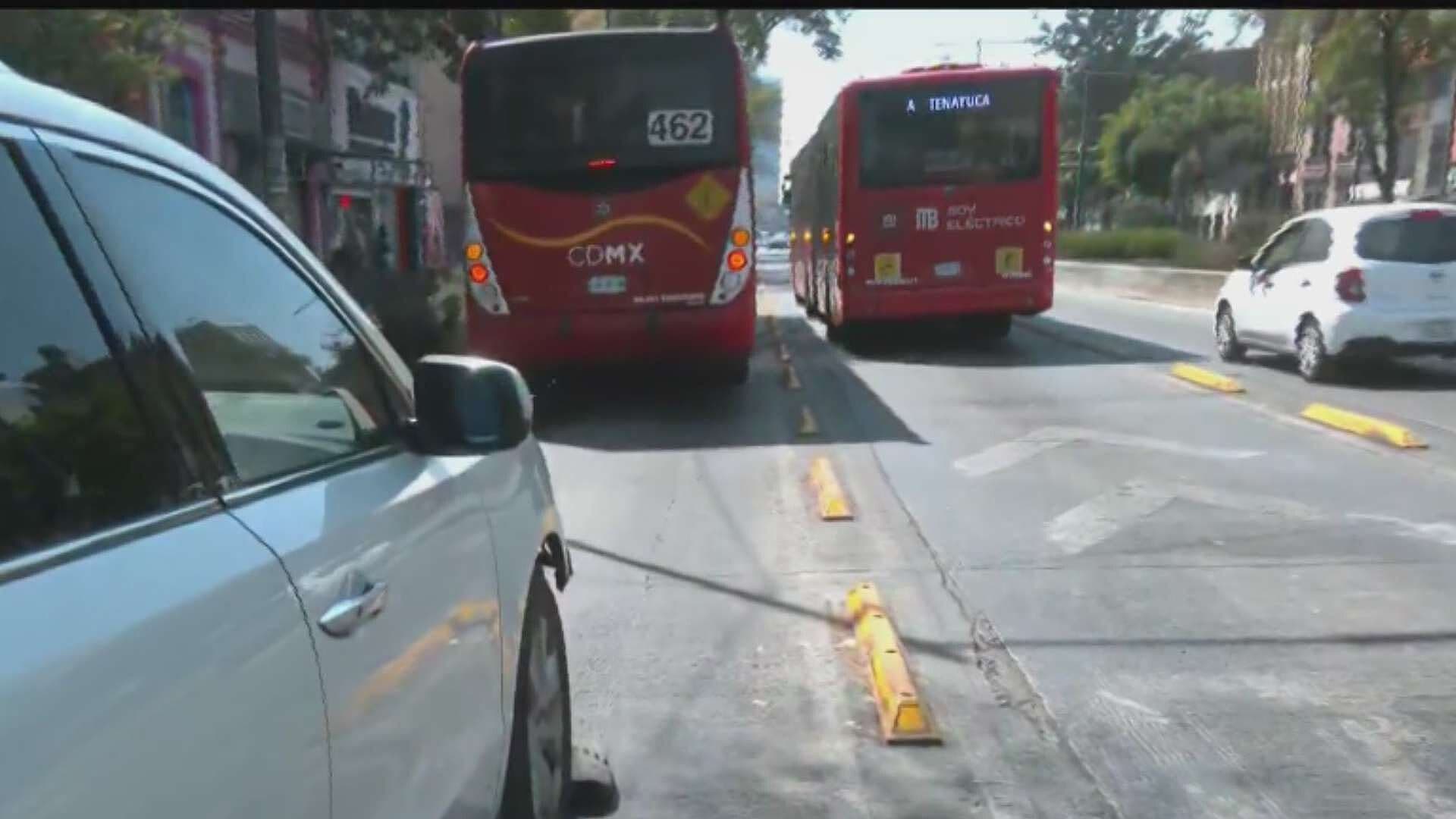 Metrobús Choca con Camioneta Hoy en Avenida Chapultepec