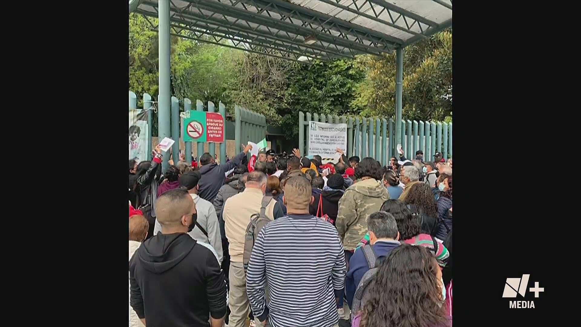 Hacen largas filas para buscar consulta de especialidad en Hospital La Raza