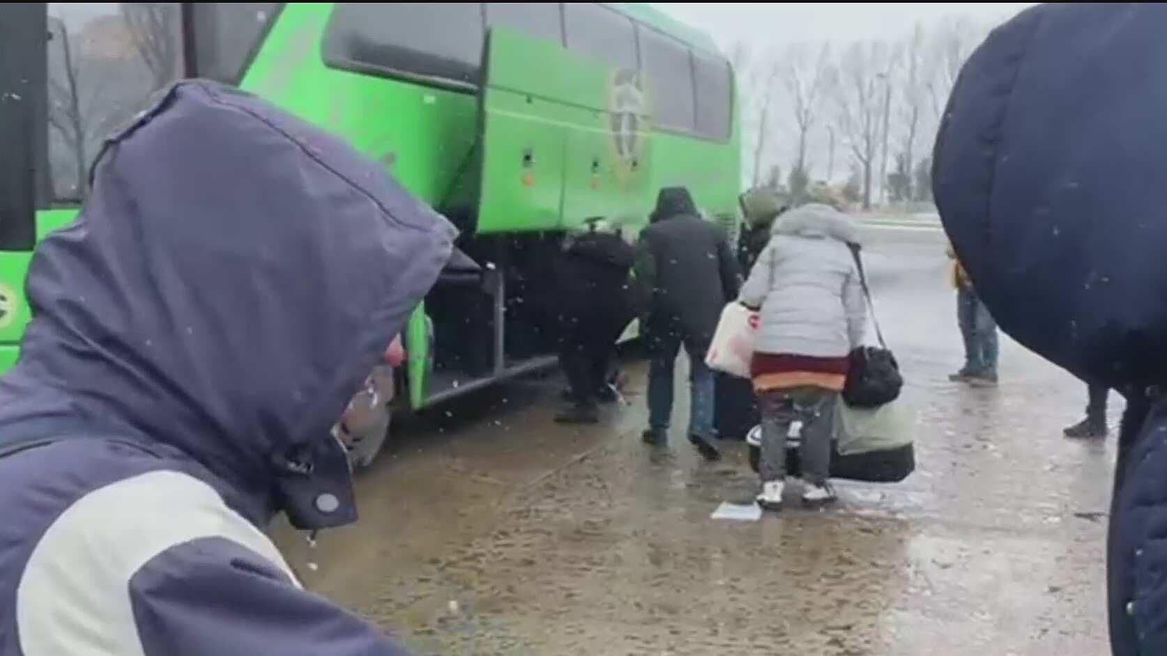 Mexicanos evacuados de Ucrania se dirigen a Bucarest para viajar a CDMX