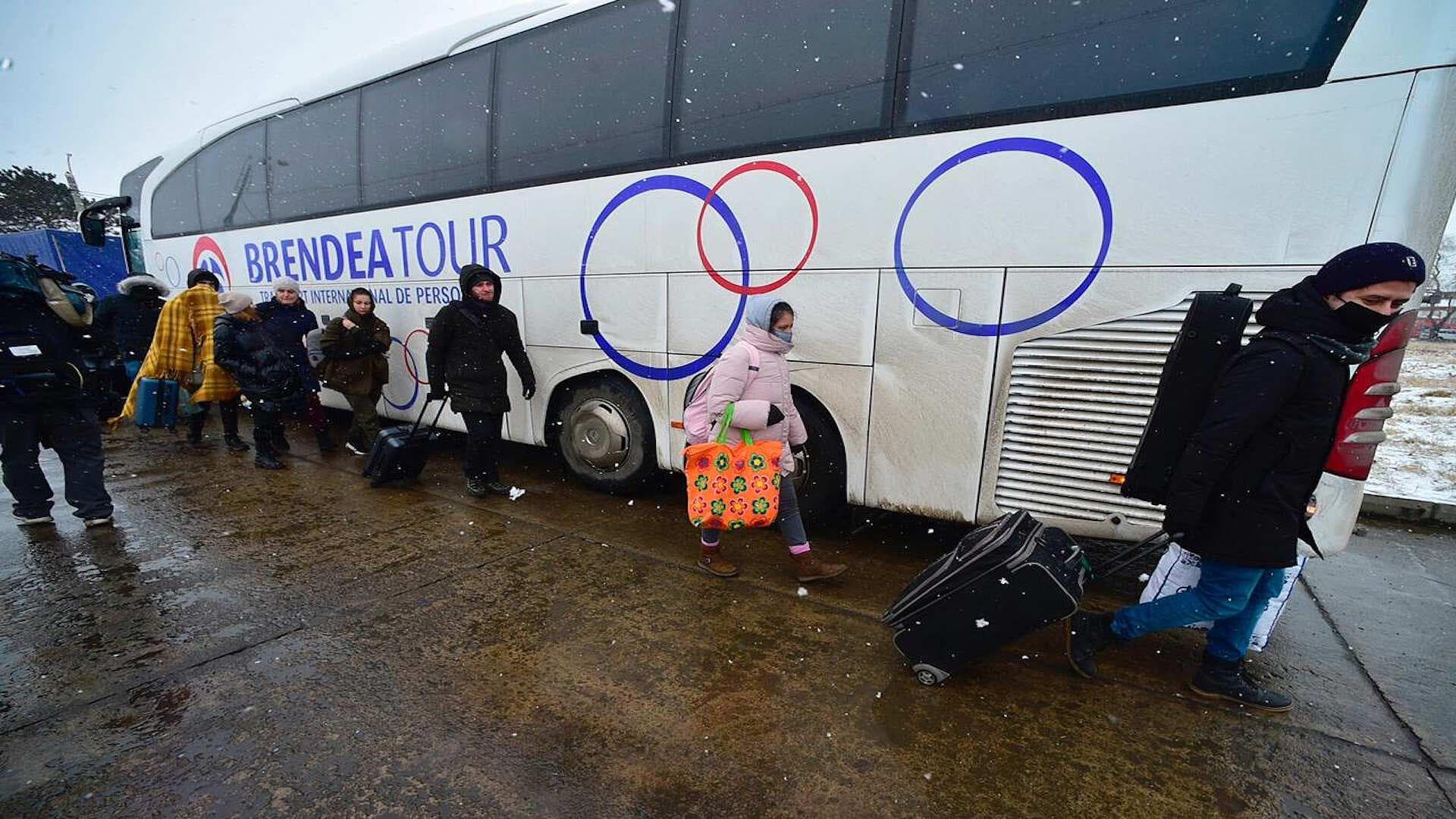 Segundo grupo de mexicanos evacuados de Ucrania llega a Bucarest