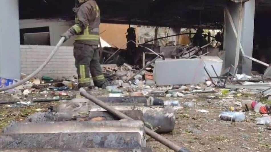 Controlan incendio en la FES Zaragoza; hay tres heridos