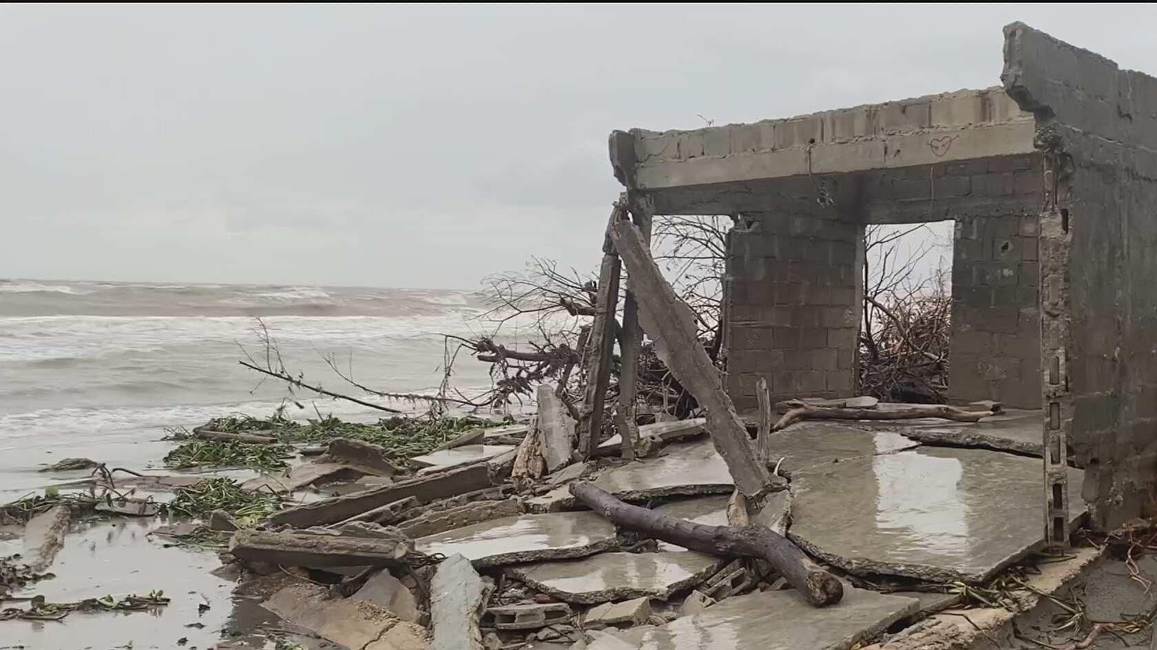 Comunidades pesqueras de Centla, Tabasco, se quedan sin playas