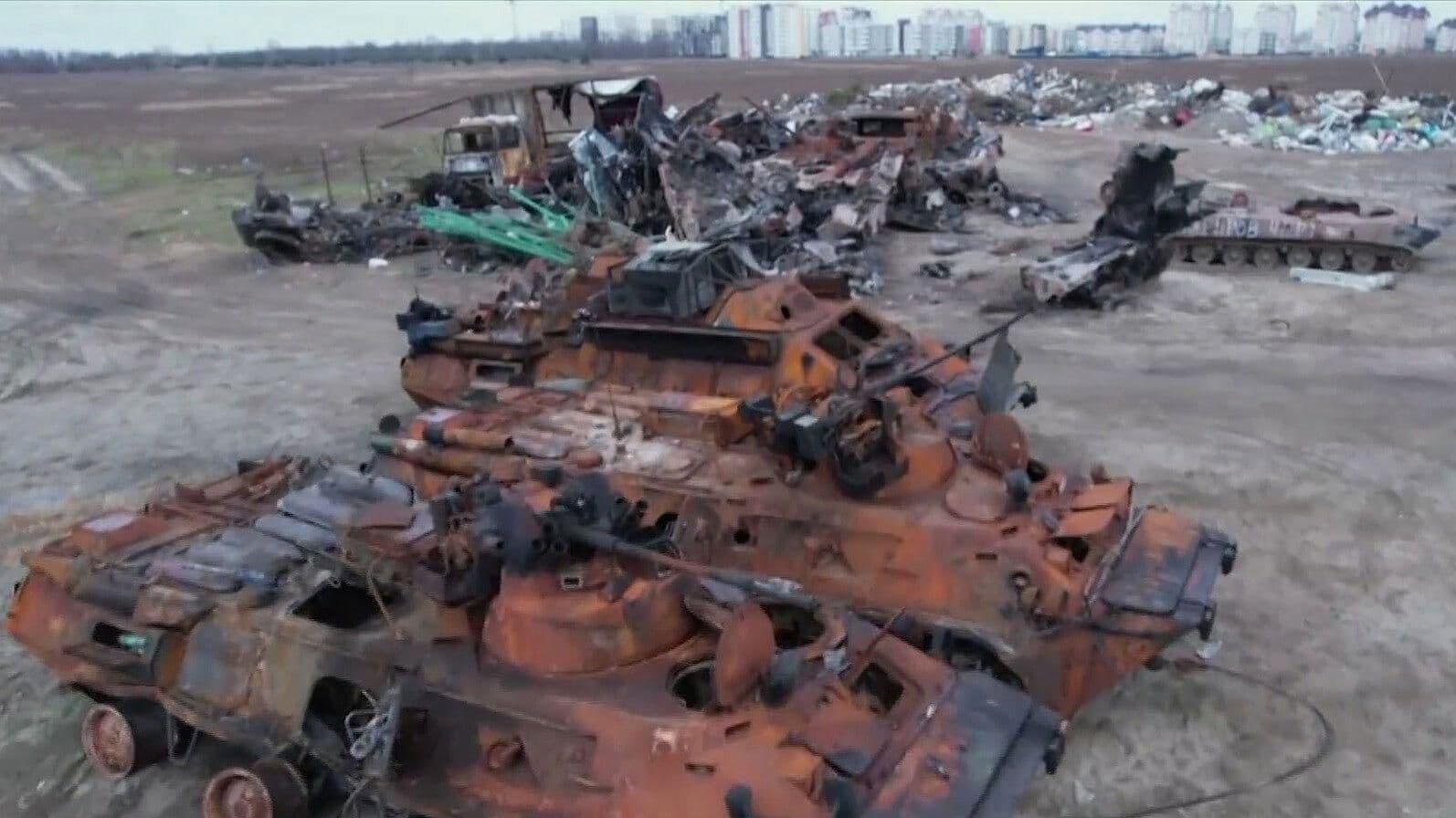 Dron muestra tanques rusos destruidos en Bucha