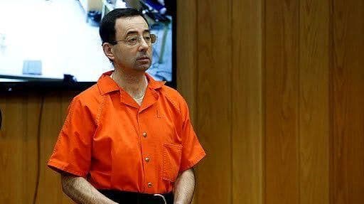 Víctimas de Larry Nassar piden 130 mmd al FBI por omisiones en el caso