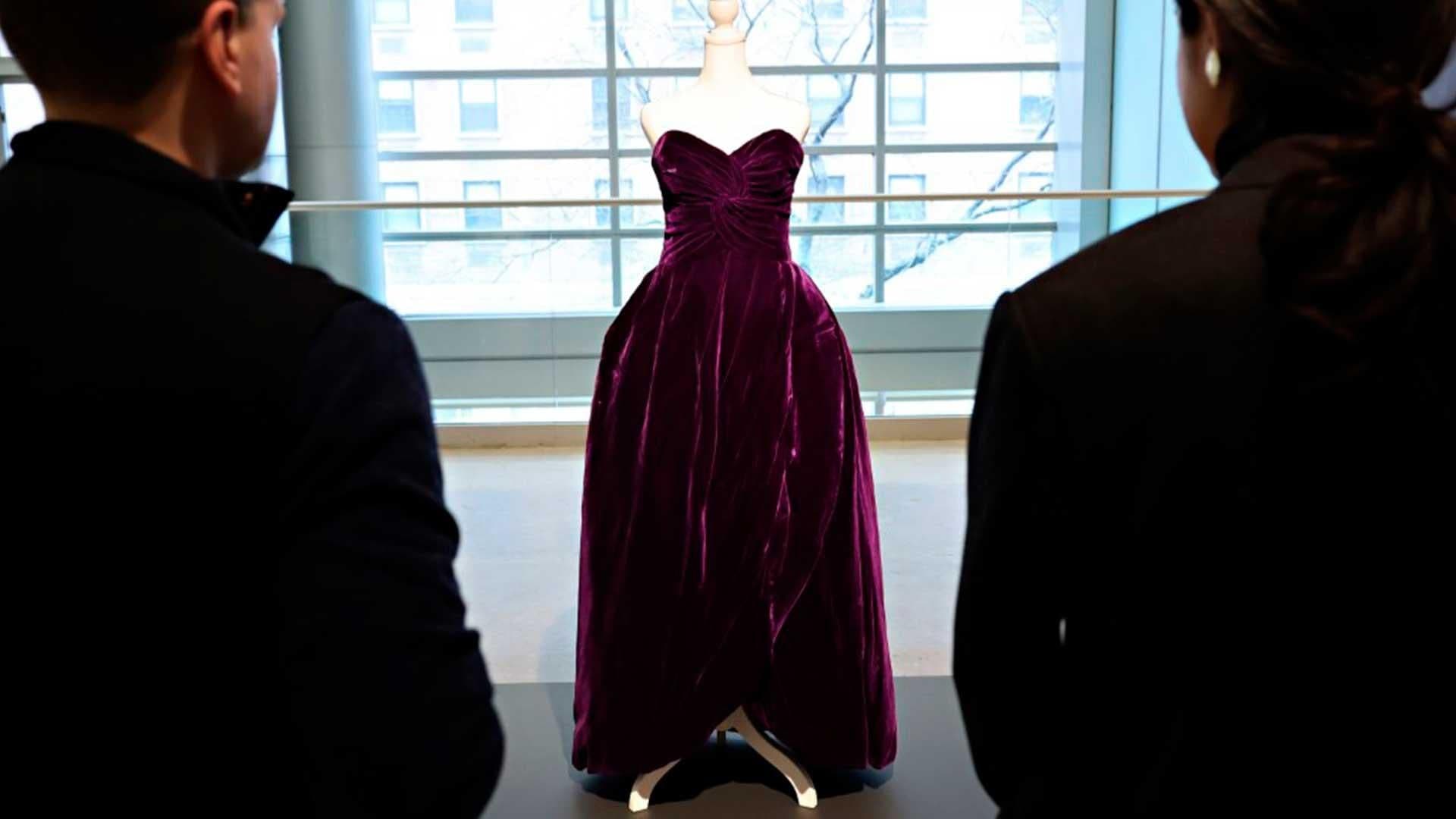 Subastan Uno de los Vestidos Favoritos de Lady Di