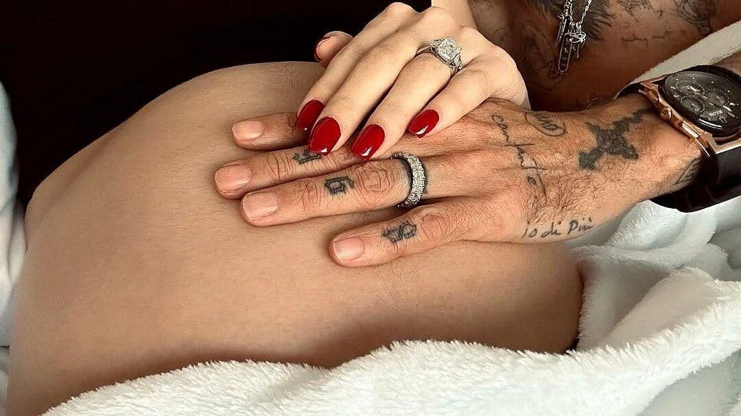 ¡Nadia Ferreira y Marc Anthony Serán Papás!