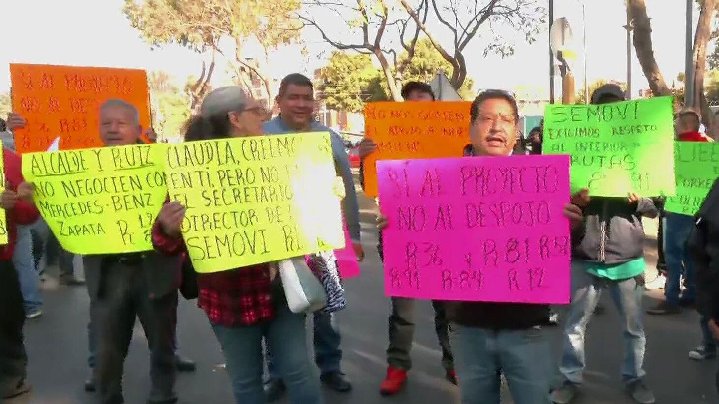 Transportistas Provocan Caos por Bloqueo en Canal Nacional, CDMX