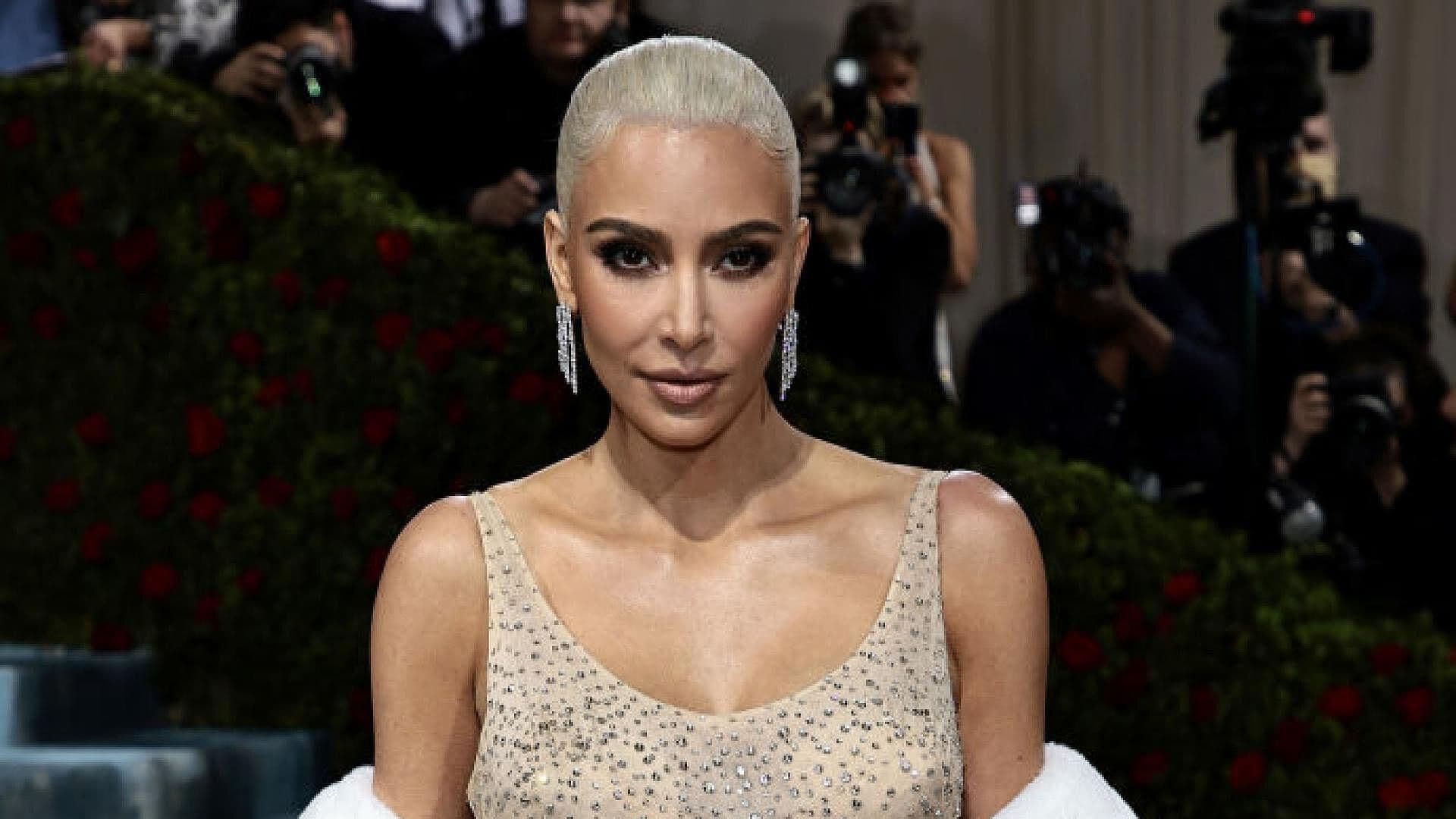 Muestran daños que Kim Kardashian causó al vestido de Marilyn Monroe