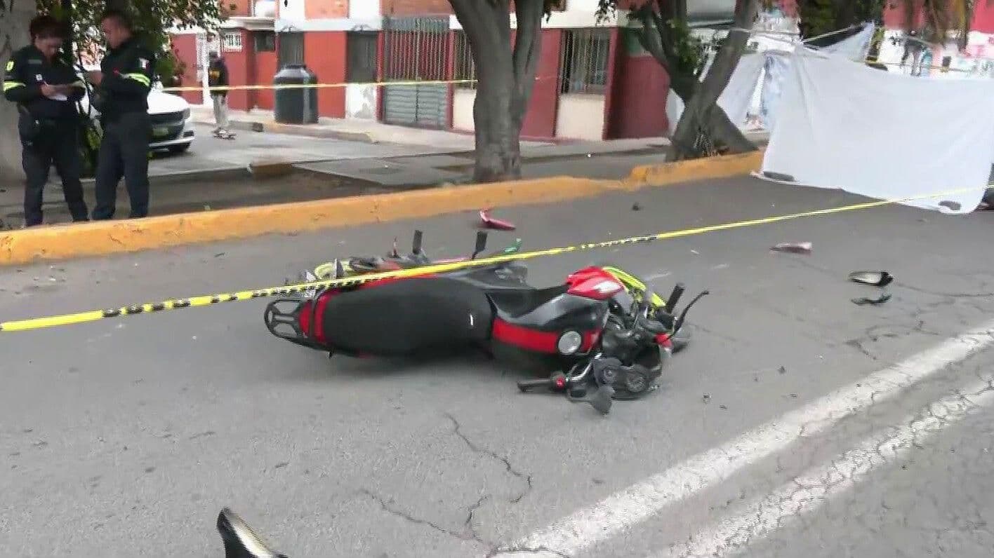 Pareja de motociclistas muere en Periférico Río de los Remedios