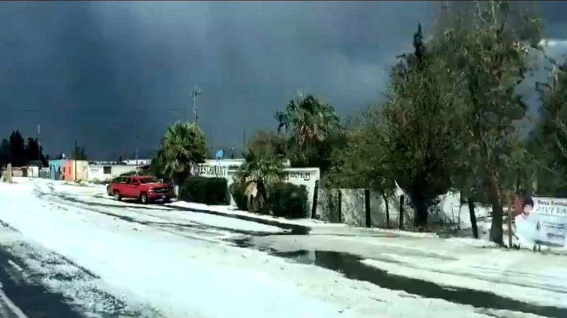 Intensa granizada cubre de blanco calles de Real del Monte en Hidalgo