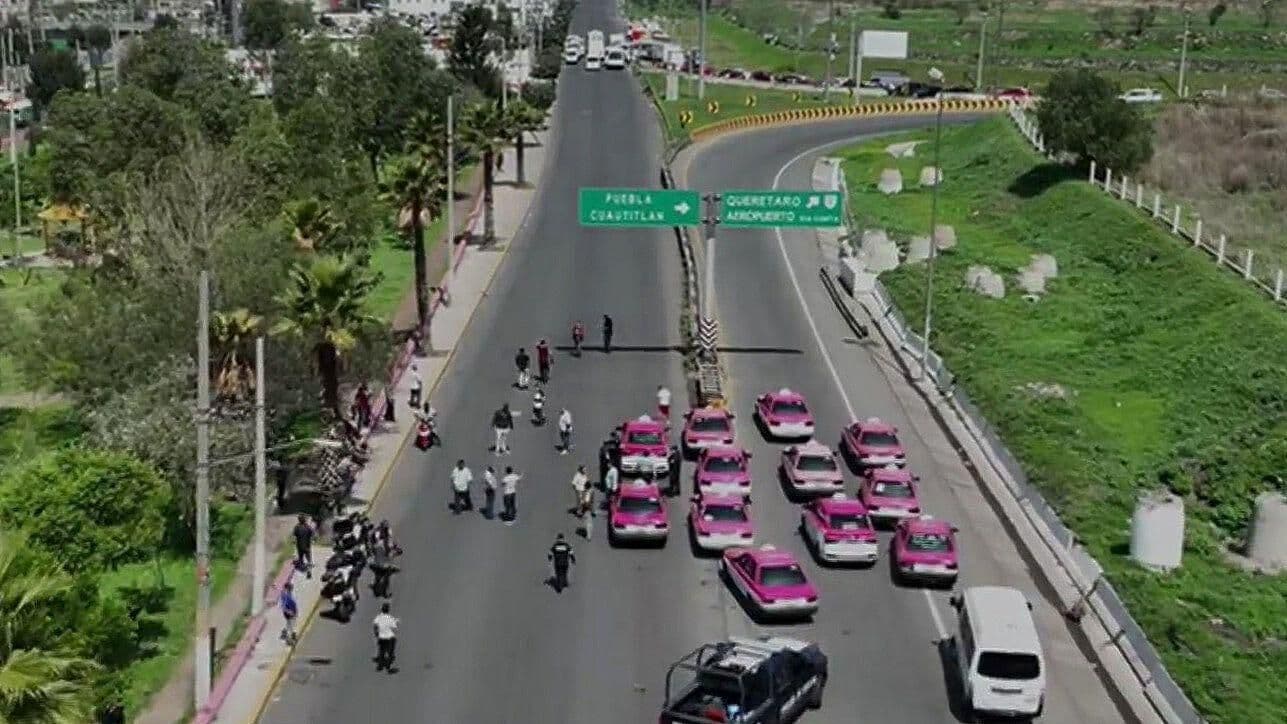 Así luce desde el aire el bloqueo de transportistas en la avenida Bordo de Xochiaca