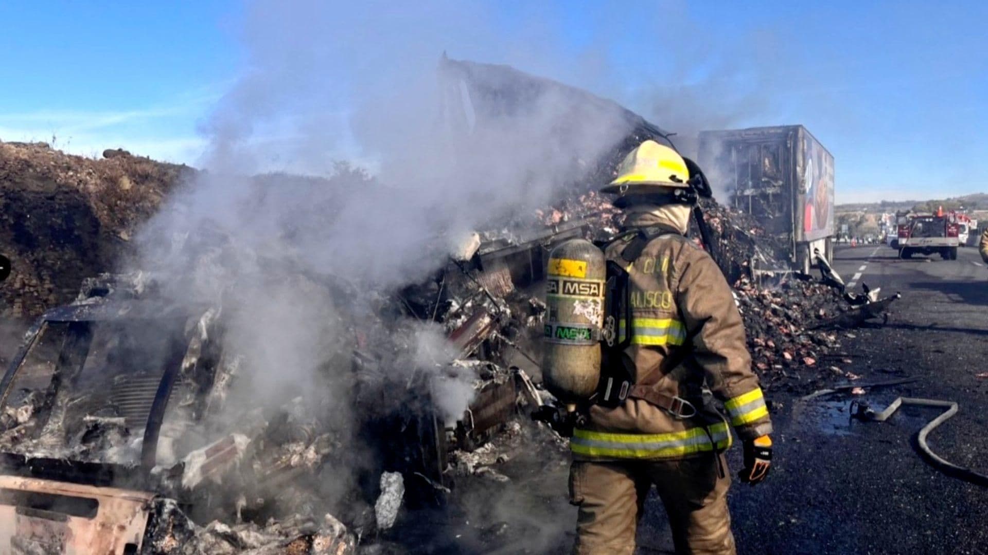 Se Incendia Camión de Embutidos por Choque en Autopista a Los Altos