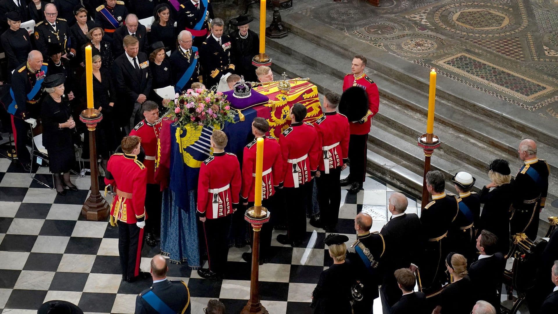 Restos de la reina Isabel II descansan en Windsor