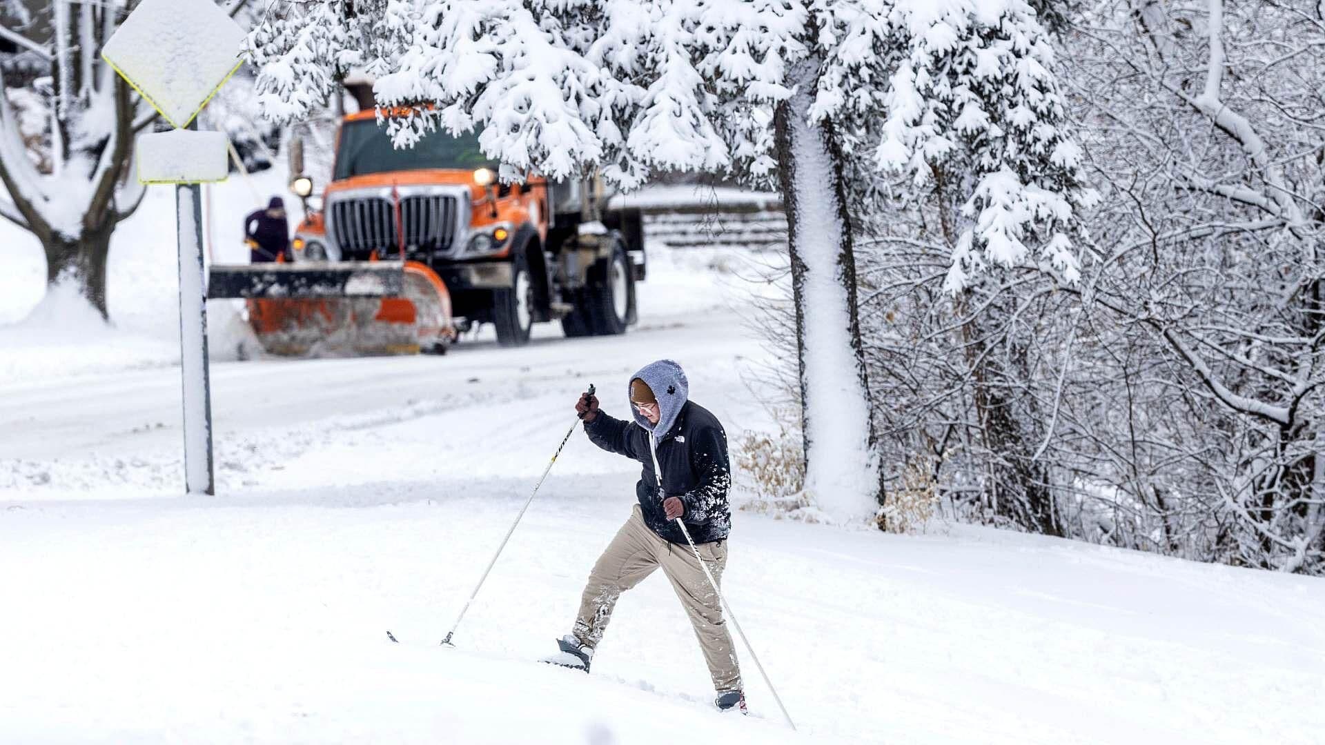 Severa Tormenta Invernal Afecta las Calles de Nebraska