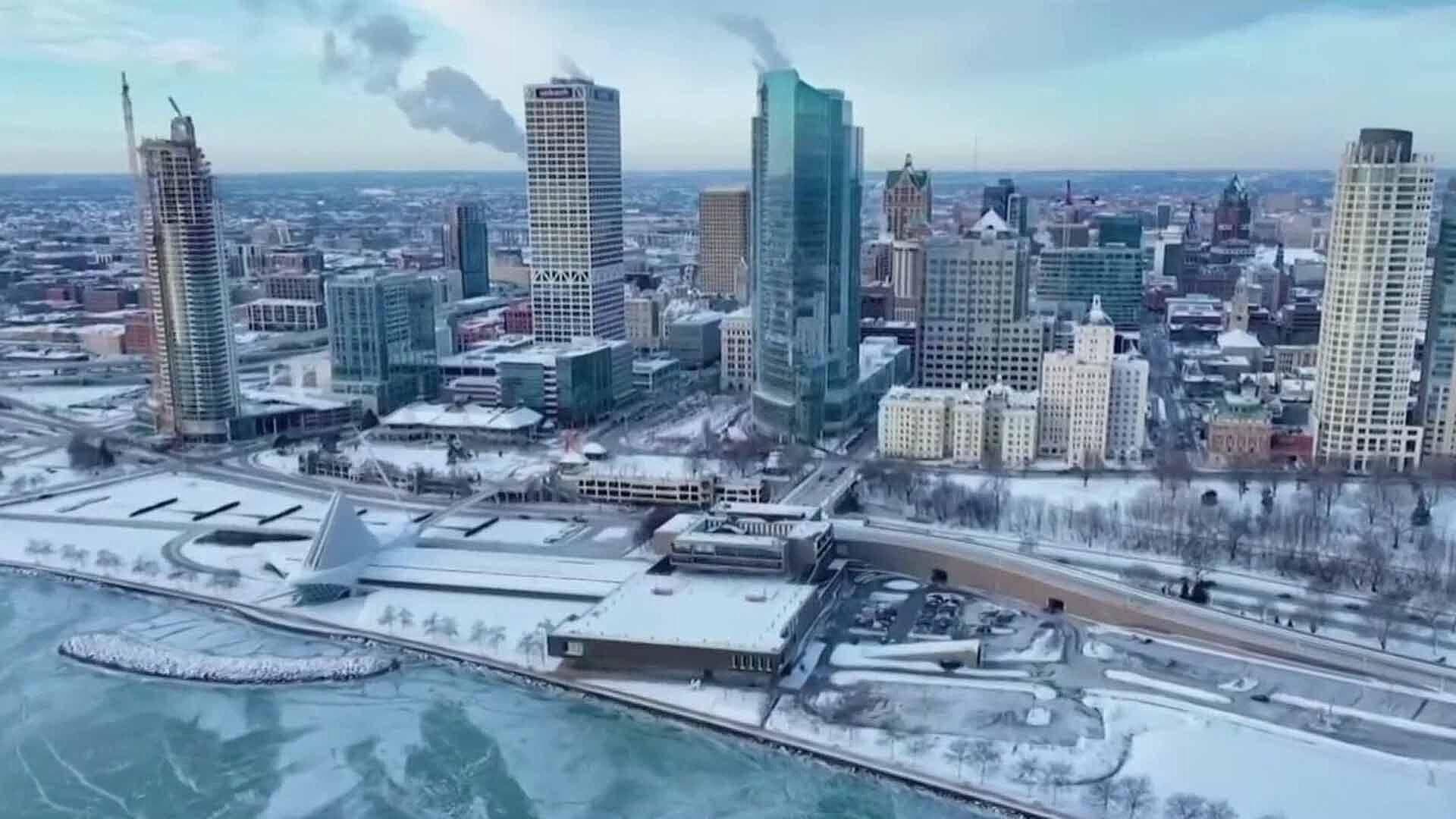 Tormentas Invernales Cubren de Nieve a Milwaukee