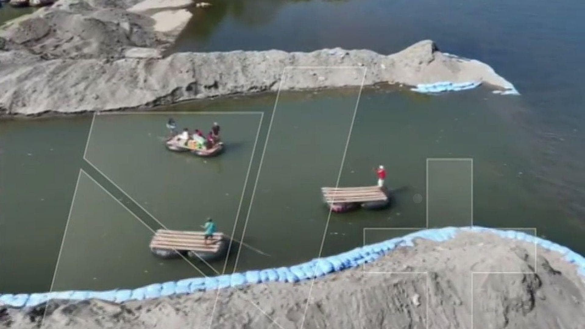 Así se Ven Desde el Aire las Balsas que Usan Migrantes en Río Suchiate para Volver a sus Países