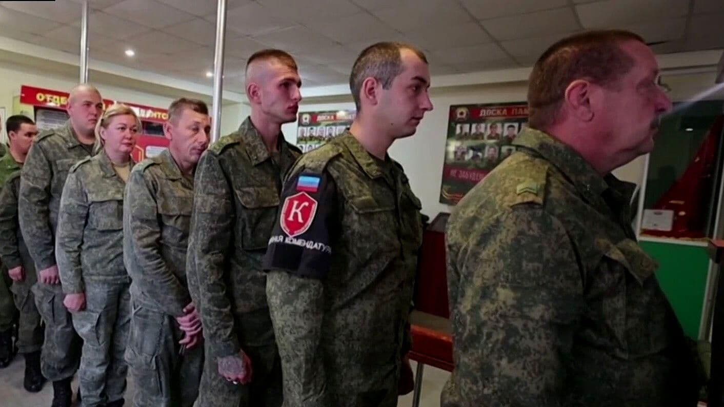 Personal militar acude a las urnas por referendo en Lugansk