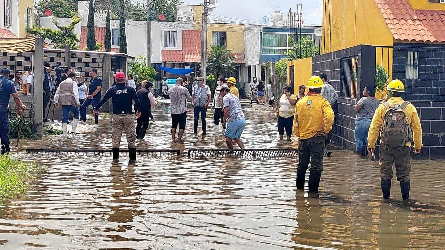 Realizan labores de limpieza tras intensas lluvias en Jojutla