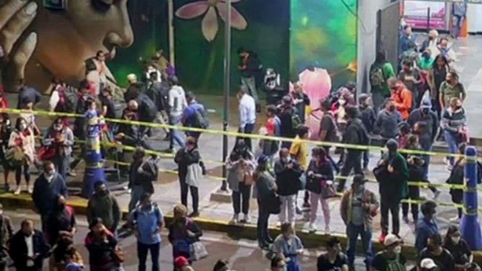 Continúa el caos tras suspensión en servicio de la L2 del Metro