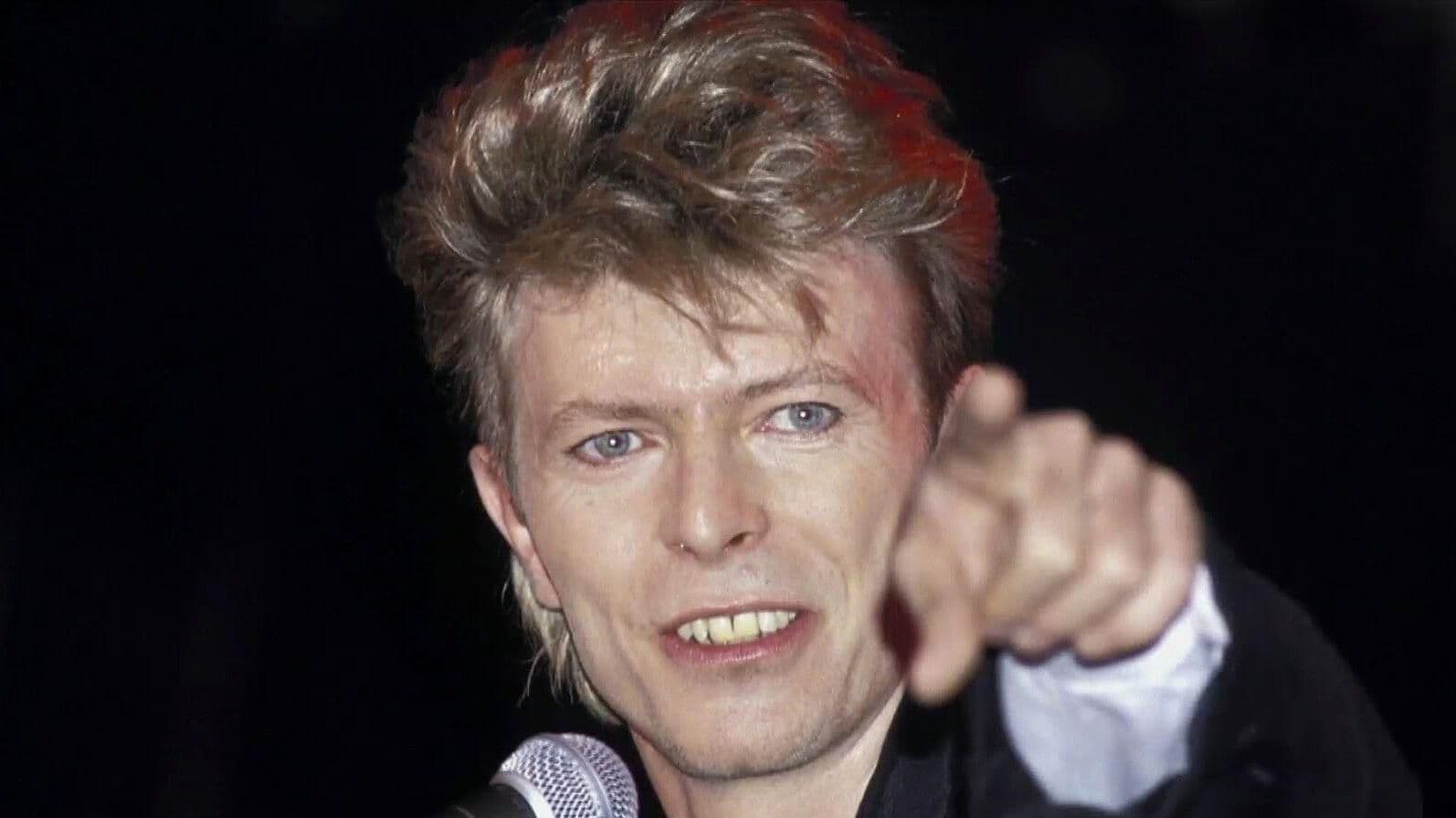 Subastan manuscrito de David Bowie en más de 4 millones de pesos