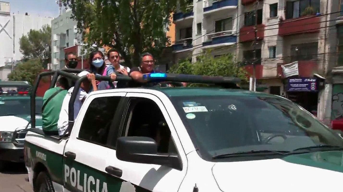 En Unidades de Policía Trasladan a Usuarios de L7 del Metro