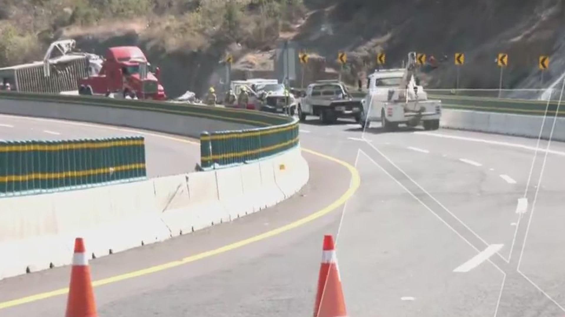 Cierran Autopista la Pera-Cuautla por Voladura de Tráiler con Cilindros de Gas Natural