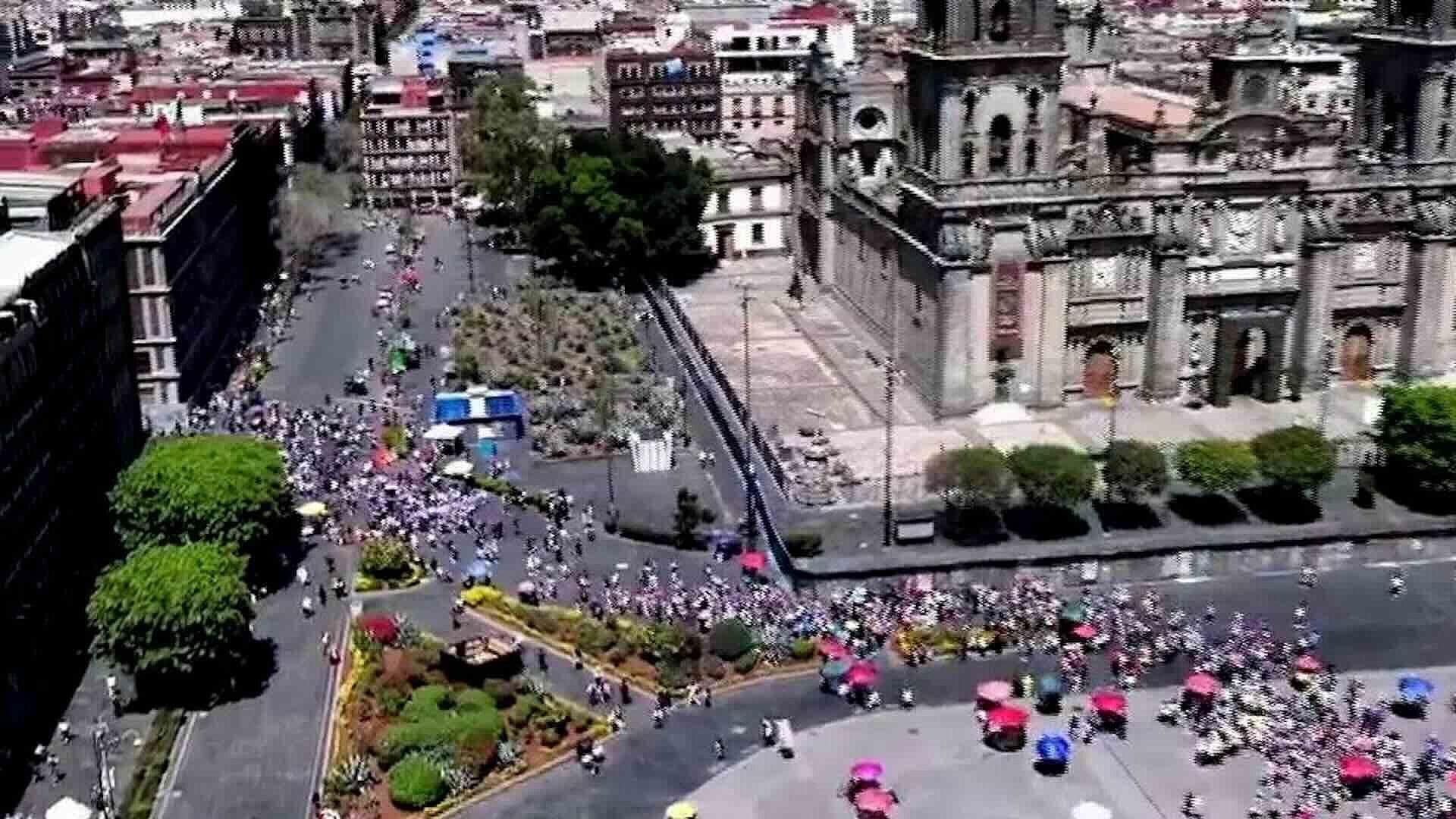 Contingentes Comienzan a Llegar a la Explanada del Zócalo Capitalino