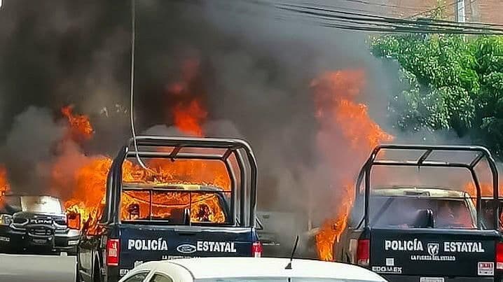 Queman Patrullas y Agreden a Policías en Tejupilco, Edomex