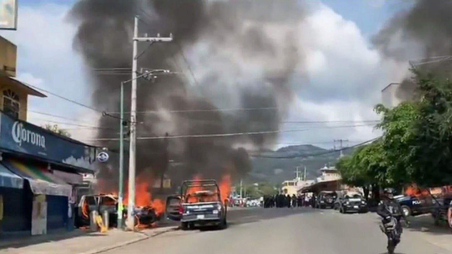 Transportistas Incendian Patrullas en Tejupilco