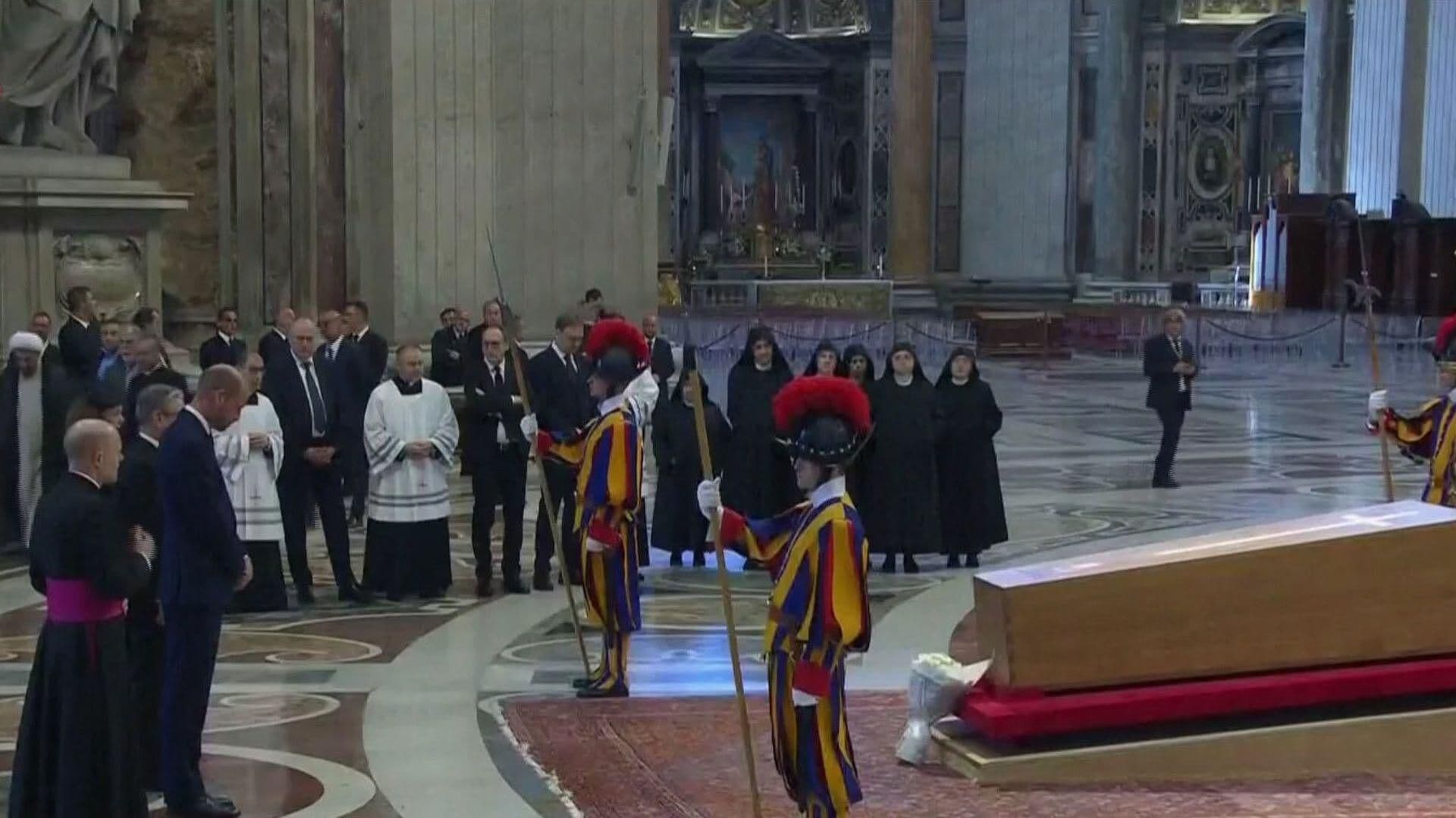 Macron, Lula y el Príncipe William Rinden Honores al Papa Francisco