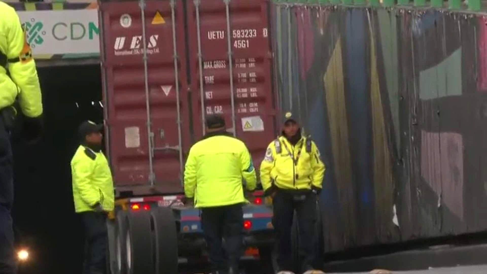 Liberan Circulación en Av. Chapultepec tras Horas de Caos por Tráiler Atorado
