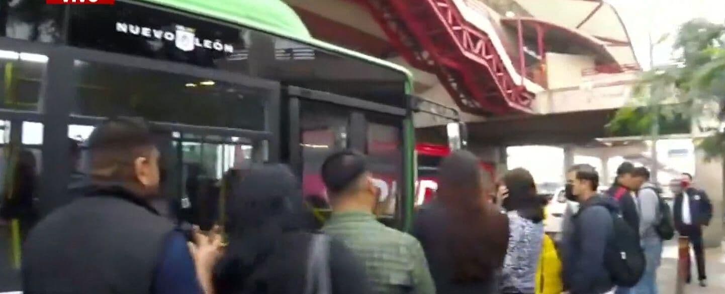 Se Resignan Usuarios a Ruta Emergente en Estación Tapia