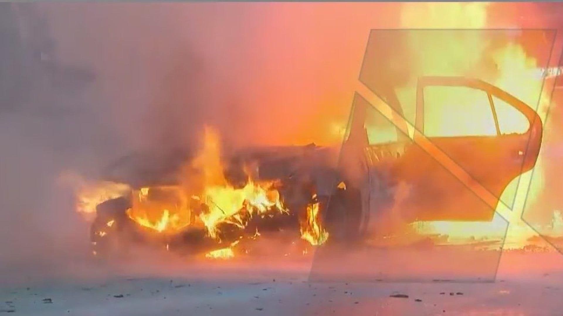 Moviliza Incendio de Carro en Col. Valle de Infonavit en Monterrey