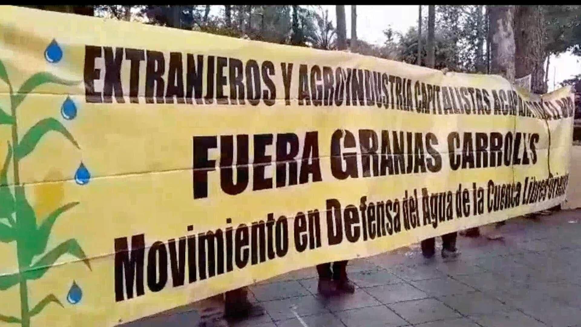 Habitantes de Totalco se Manifiestan para Exigir Cierre de Granjas y Justicia por Asesinados