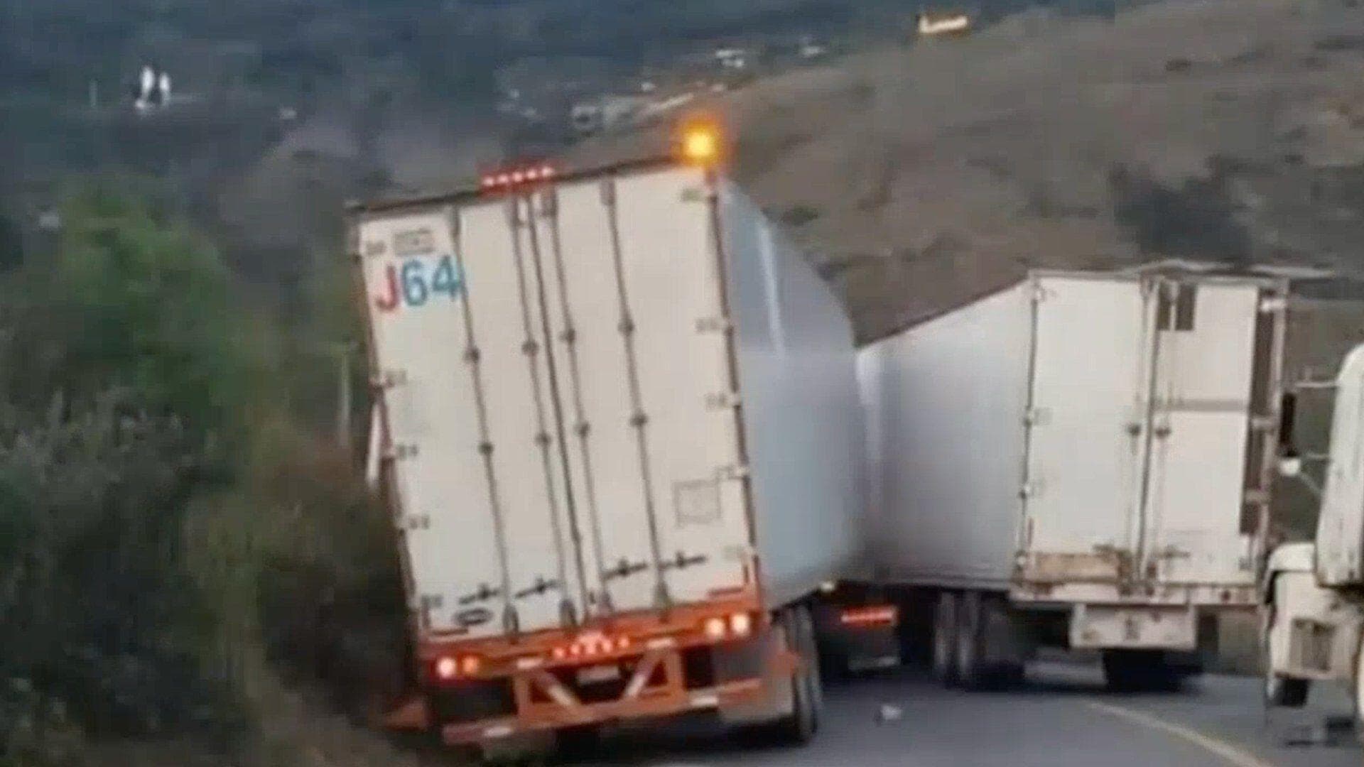 Choque de Tráileres Provoca Cierre de Circulación en las Cumbres de Acultzingo
