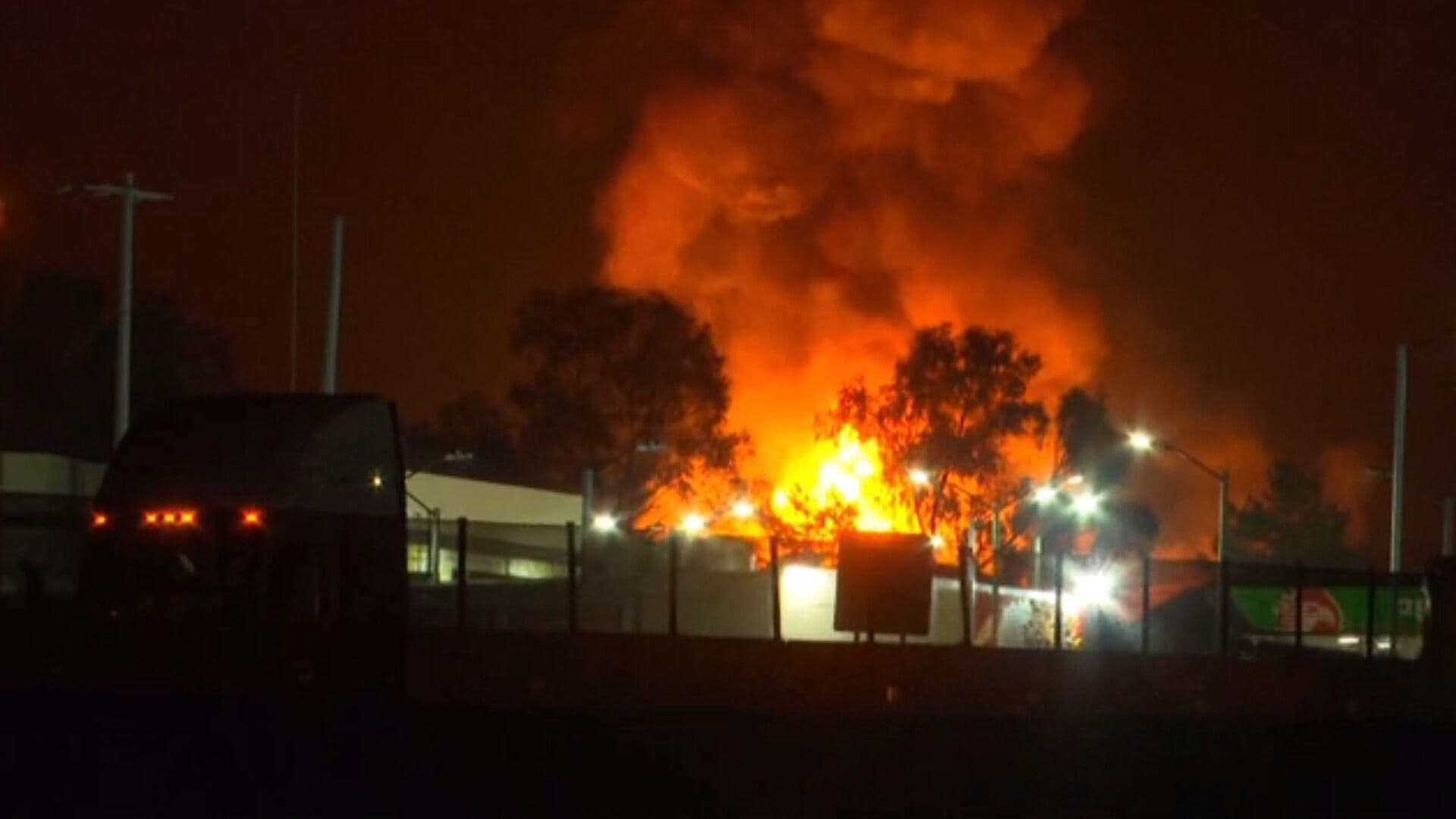 VIDEO: Así se Ve el Enorme Incendio en Poliducto de Gas de Pemex en Tepeji del Río