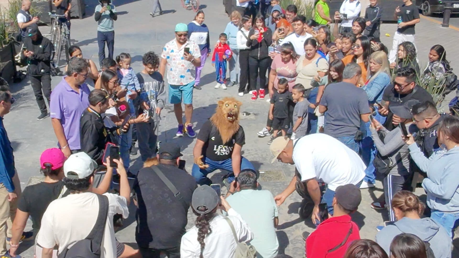 "Fiera Man" fue el Único que Asistió a la Convivencia Therian en el Arco de La Calzada de León