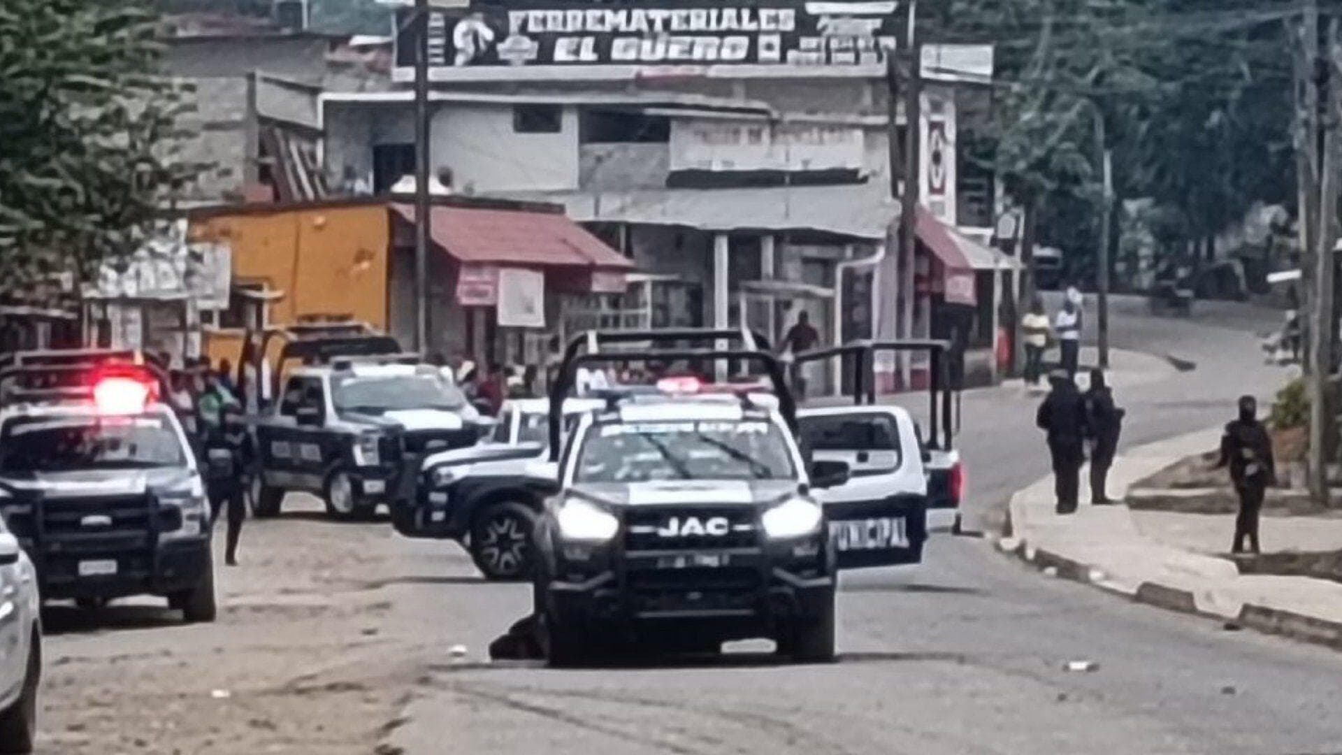 VIDEO: Momento Exacto en que Balean a Policías de Tuxtepec, Oaxaca; Hay 4 Muertos