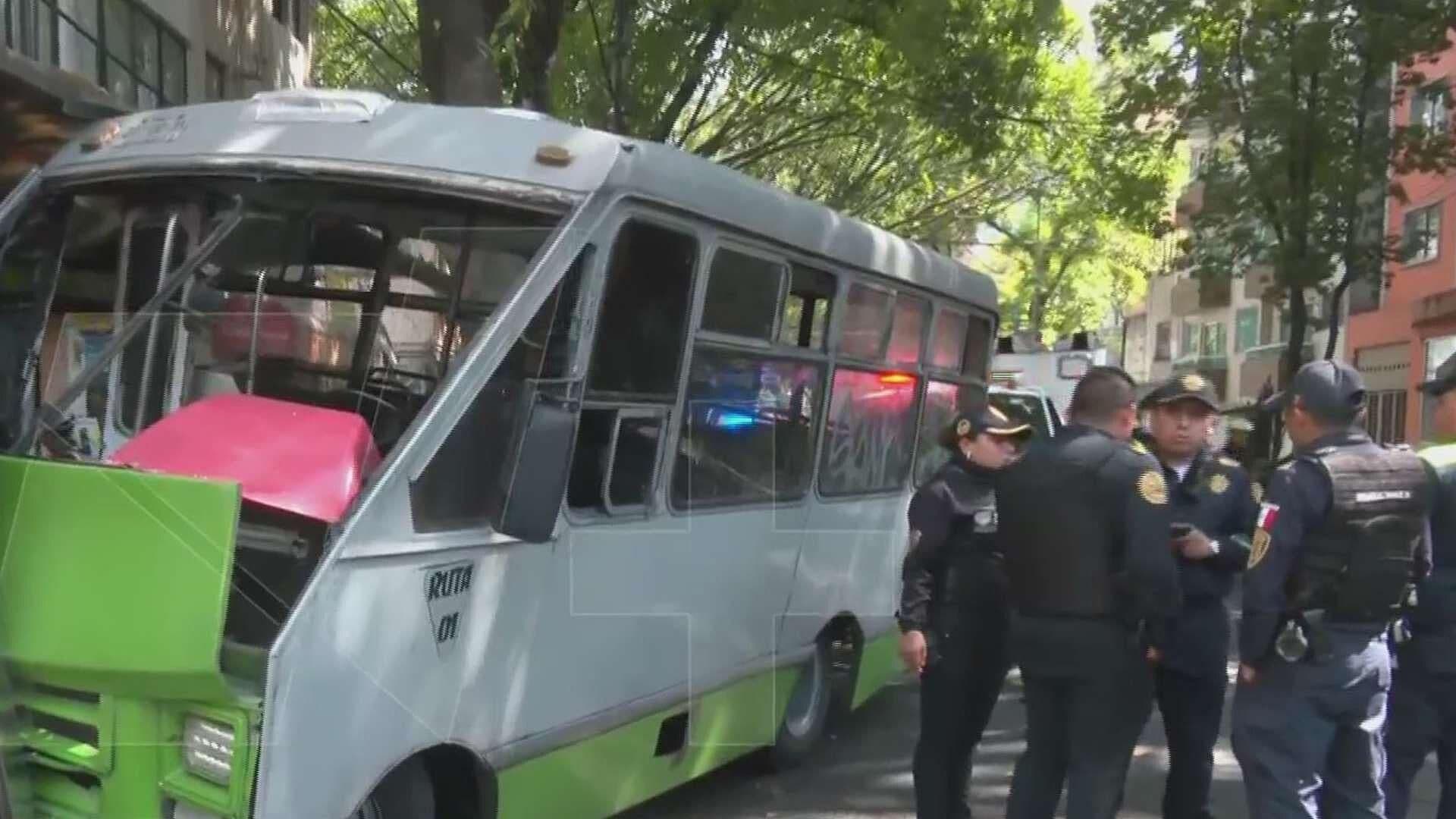 Unidad de Transporte Público Choca contra Parabús en la Colonia Portales, CDMX