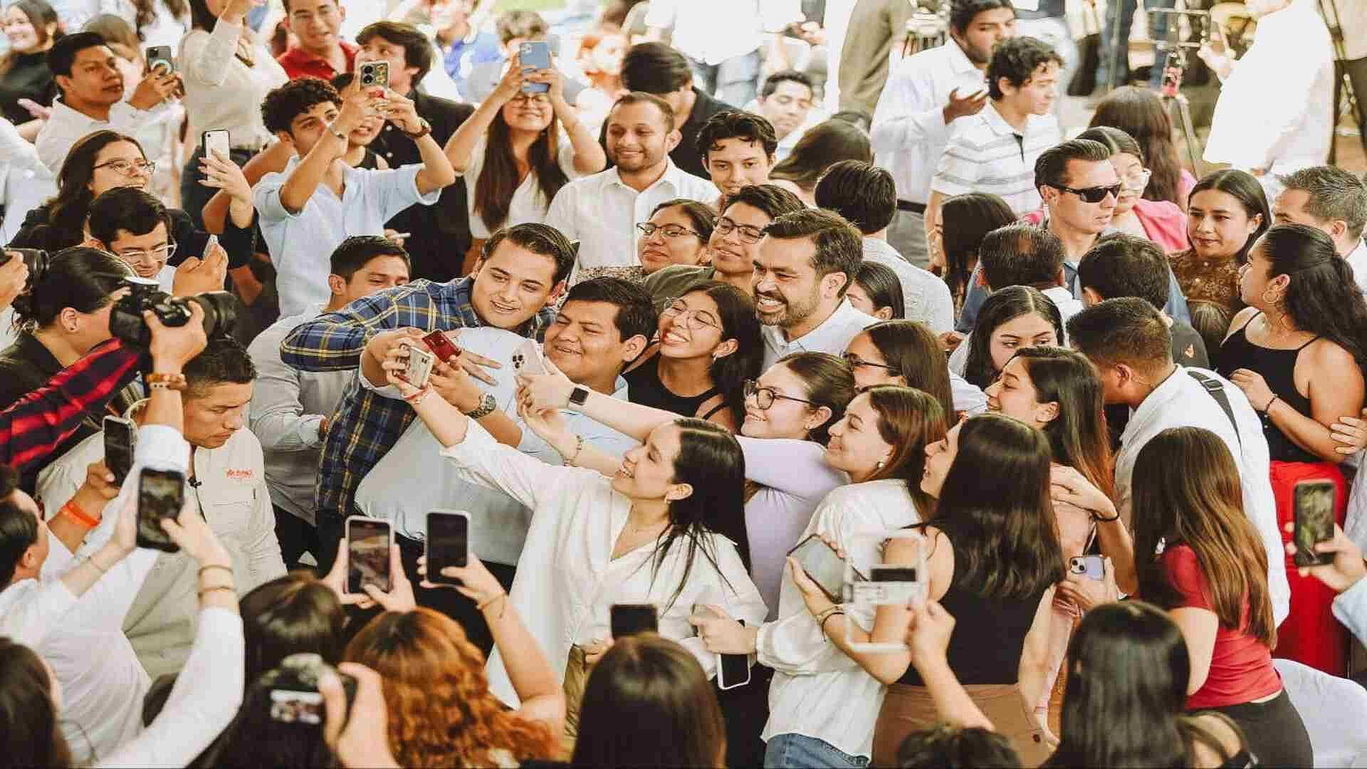 Jorge Máynez Se Reúne con Estudiantes en Chiapas