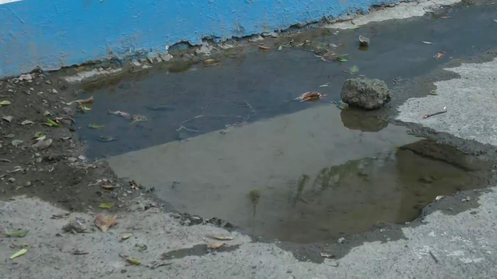 Vecinos Denuncian Fuga de Agua desde Hace Tres Meses en Valle de Aragón