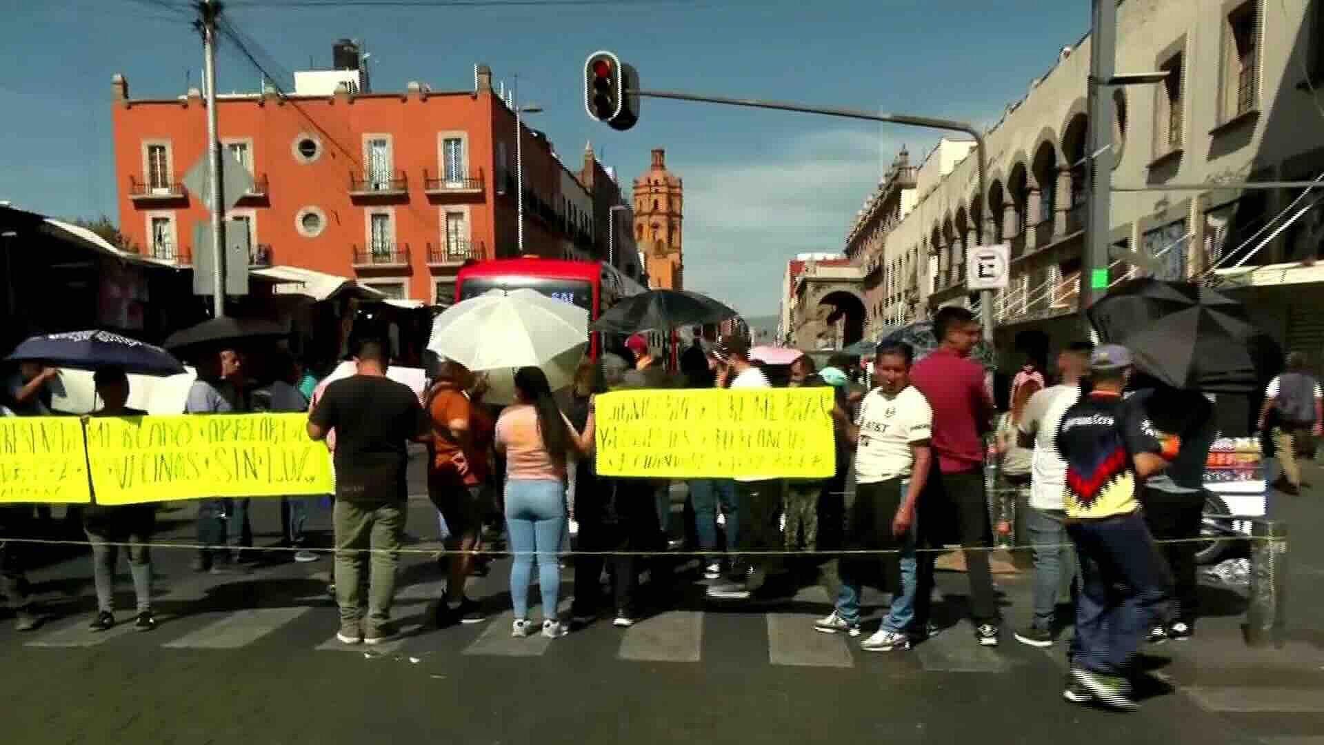 Locatarios del Mercado Abelardo L. Rodríguez Bloquean Circulación por Falta de Luz en CDMX
