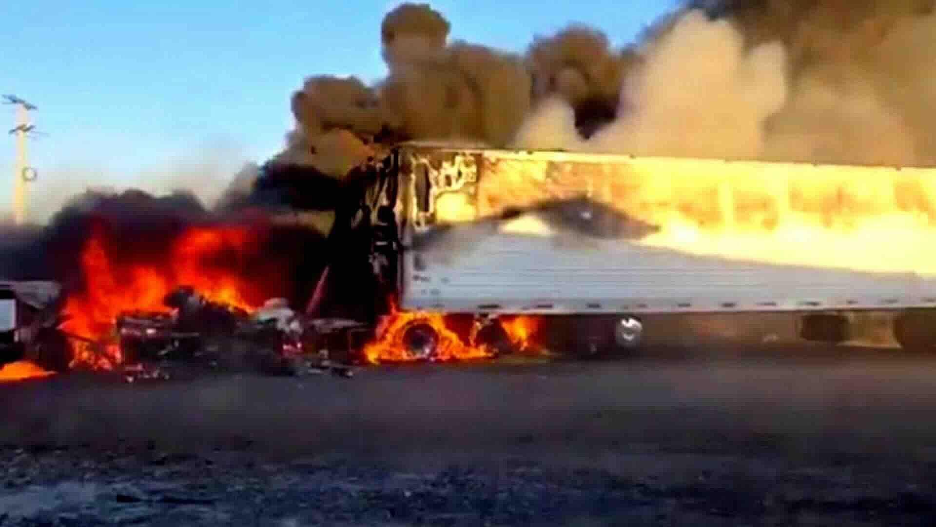 Bloqueo y Quema de Vehículos en la Carretera La Piedad-Jiquilpan, Michoacán